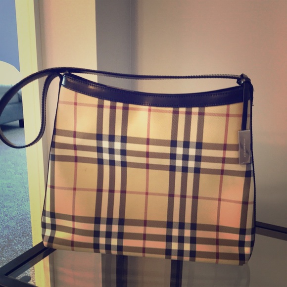 Burberry Handbags - Burberry London Purse